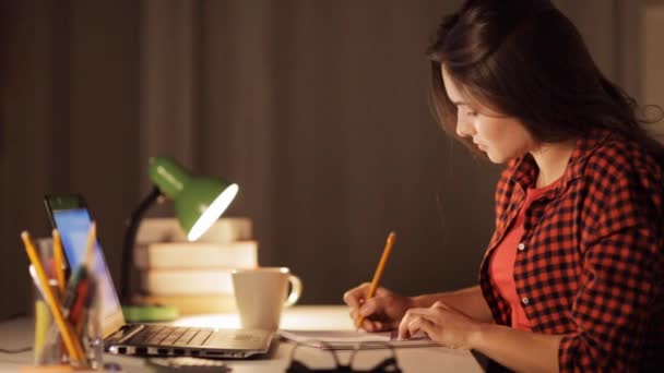 student girl with notebook and calculator at home - Filmmaterial, Video
