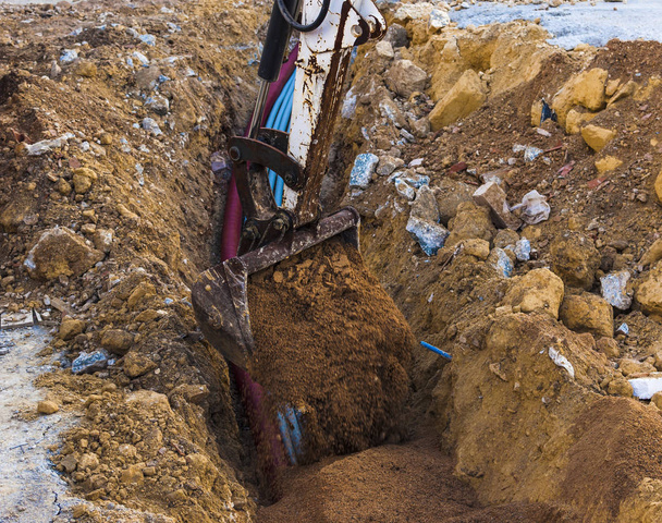Εκσκαφέας ηλεκτρική σωλήνες στρωμένη με άμμο - Φωτογραφία, εικόνα