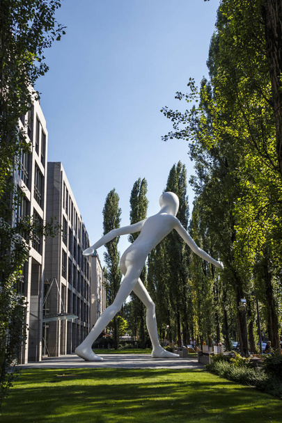 Ходьба людина скульптури у Мюнхені, Німеччина, 2015 - Фото, зображення
