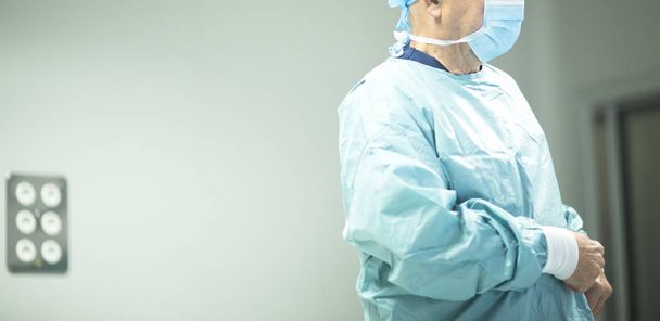 Хірург в госпітальній хірургії
 - Фото, зображення
