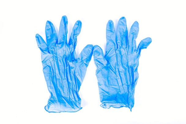 Pareja de guantes de látex azul aislados sobre fondo blanco
  - Foto, Imagen