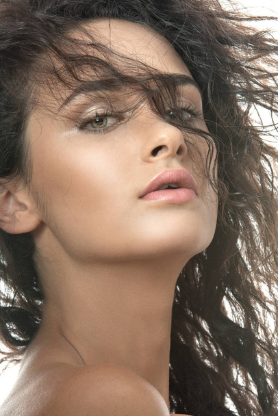 Glamour portrait of beautiful woman model with fresh daily makeup and romantic wavy hairstyle. Fashion shiny highlighter on skin, sexy gloss lips make-up - Φωτογραφία, εικόνα