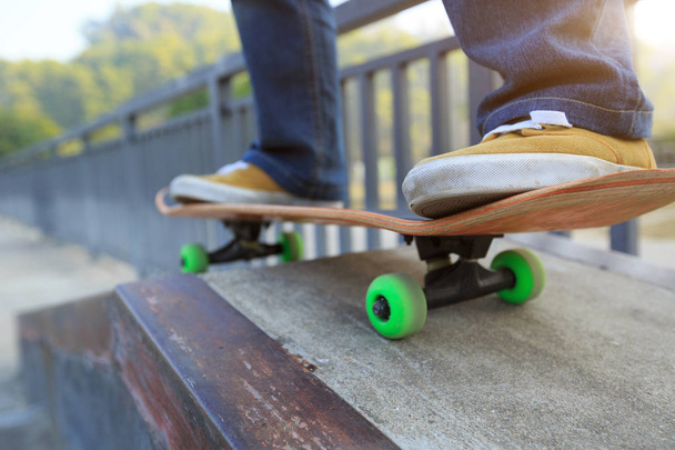 skateboarder legs riding skateboard  - Valokuva, kuva