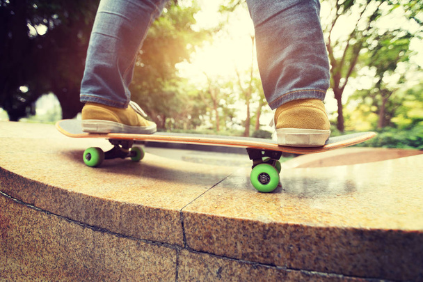 skateboarder legs riding skateboard  - 写真・画像