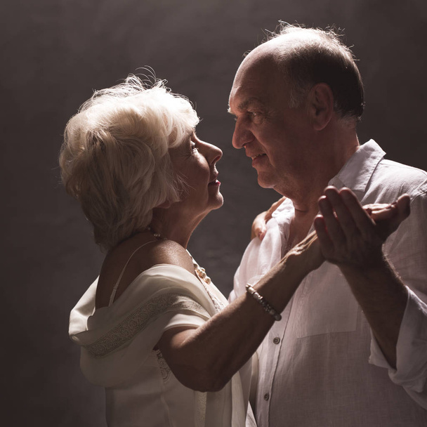 Senior stylish couple dancing - Zdjęcie, obraz