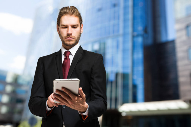 handsome businessman using tablet  - Foto, imagen