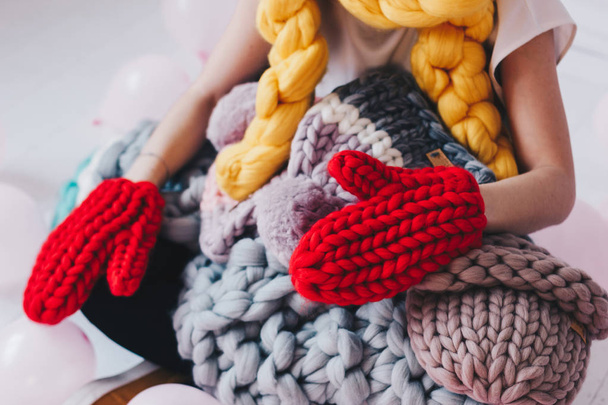 Knitted merino wool red mittens - Foto, immagini