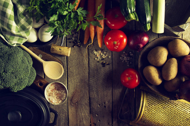 Μαγείρεμα υγιή αποτοξίνωση λαχανικών ιδέα με διάφορα λαχανικά - Φωτογραφία, εικόνα