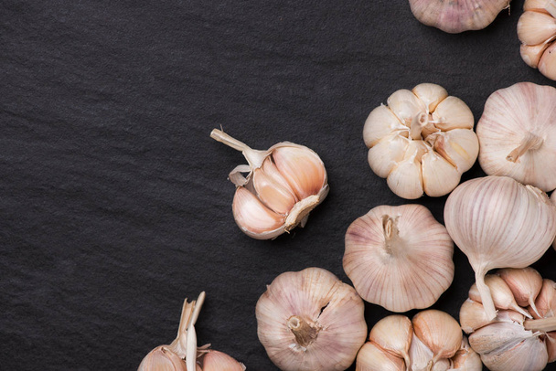 Garlic Cloves and Garlic Bulb - Foto, Bild