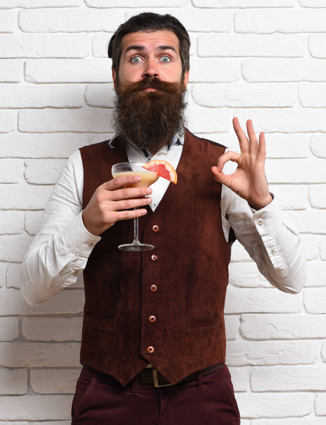 surprised handsome bearded man - Foto, immagini