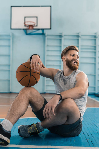 Basketball player with ball - Fotoğraf, Görsel