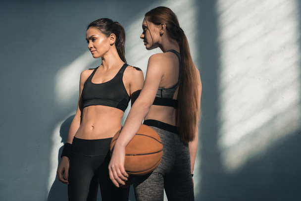 sporty women with basketball ball - Foto, immagini
