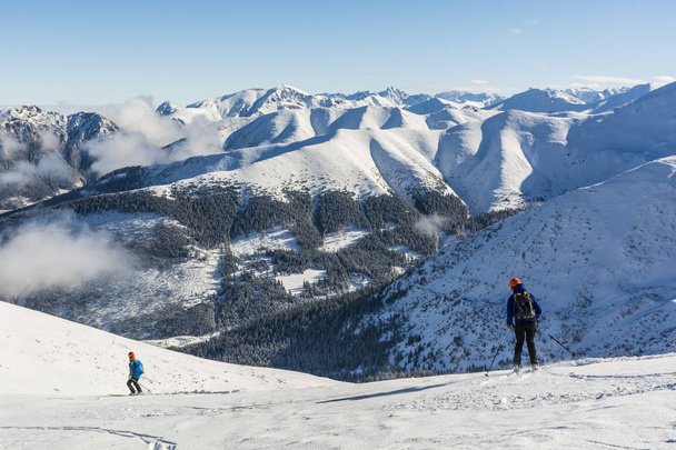 Esquí de travesía en las montañas Tatra
. - Foto, Imagen