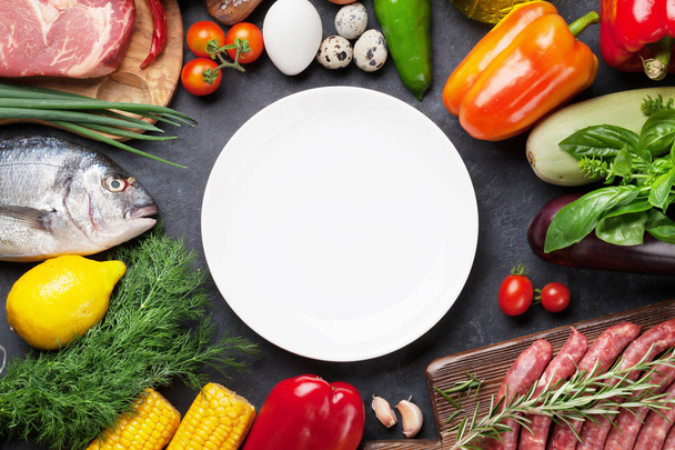 Assiette et légumes vides
  - Photo, image