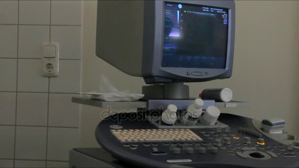 Ultrasoud z pacjentem Famale piersi - Materiał filmowy, wideo