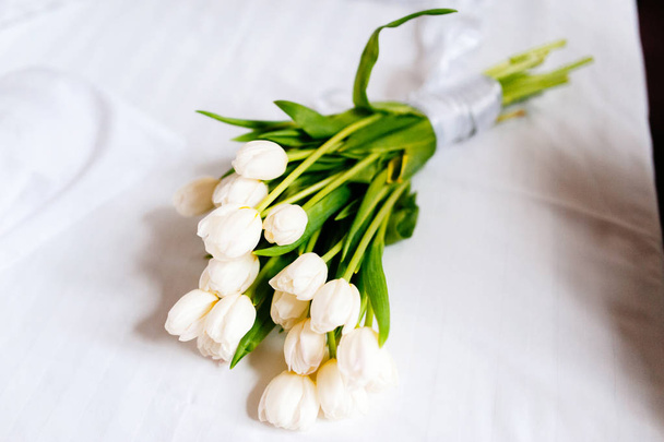 White beautiful tulips on fresh towels in hotel, close up - Photo, Image