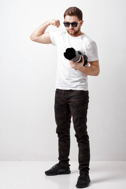 professional photographer in t-shirt use digital camera with lon - Фото, зображення