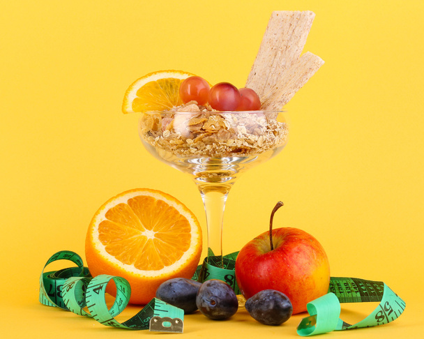 Lungs muesli in vase for desserts with fruit on yellow background - Fotografie, Obrázek