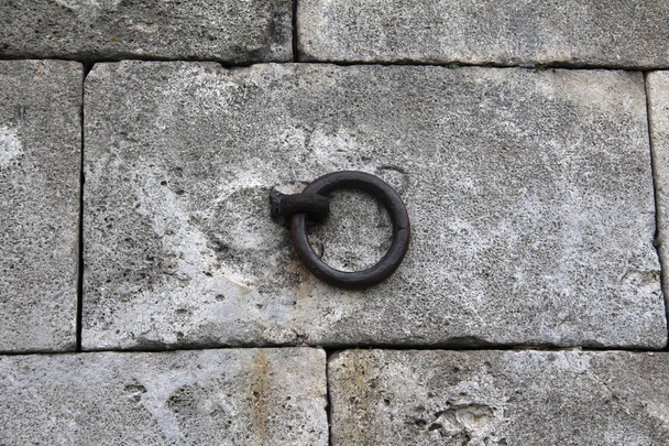 Ring in der Mauer - Foto, Bild