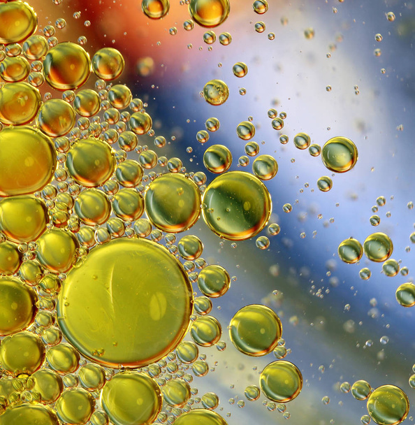 Öl in Wasser abstrakte Kreise - Foto, Bild