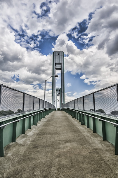 Δες στο γέφυρα με πολύ συννεφιά - Φωτογραφία, εικόνα