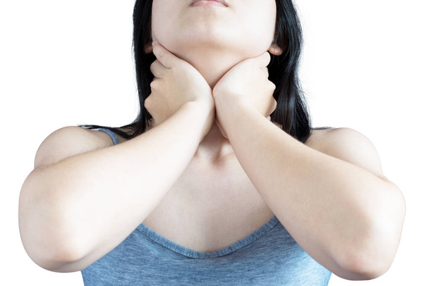 白い背景に分離された女性の急性の痛みと喉の痛み症状。白い背景のクリッピングパス. - 写真・画像