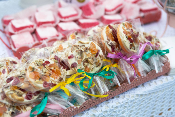 Diferentes doces pirulito closeup, venda de doces
 - Foto, Imagem