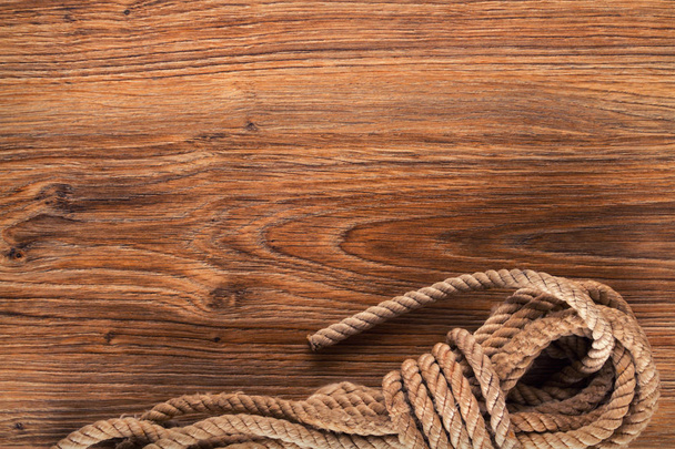 Σχοινί σε μια ξύλινη επιφάνεια - Φωτογραφία, εικόνα