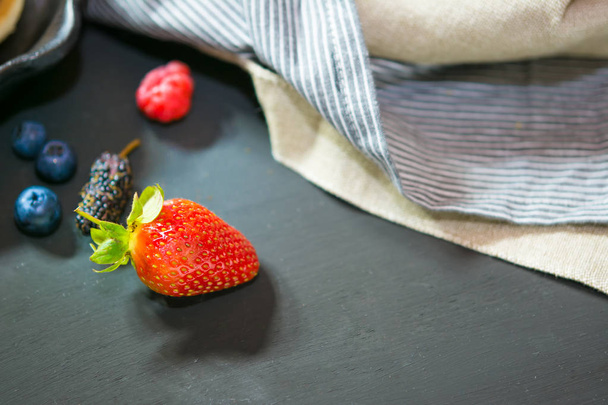 Selective focus strawberry on wood background  - Zdjęcie, obraz