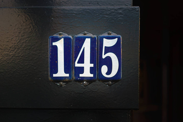 Hausnummer 145 - Foto, Bild
