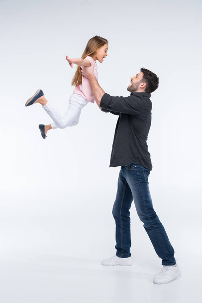 father playing with daughter - Foto, Imagen