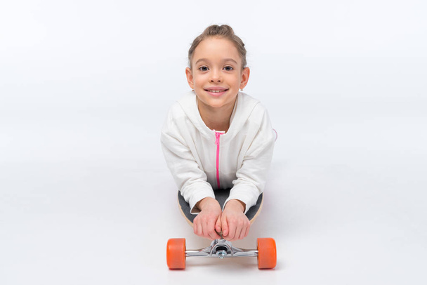 little girl with skateboard   - Fotoğraf, Görsel
