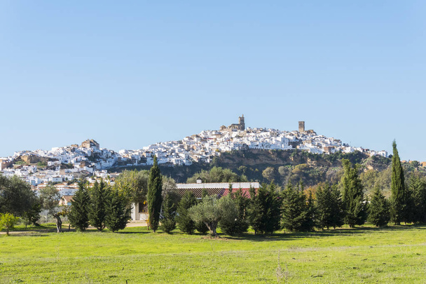 Panoraama Arcos de la Frontera, valkoinen kaupunki rakennettu rock al
 - Valokuva, kuva
