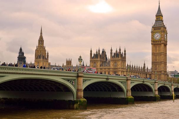 велика лава і будинки парламенту, Лондон, Великобританія
 - Фото, зображення