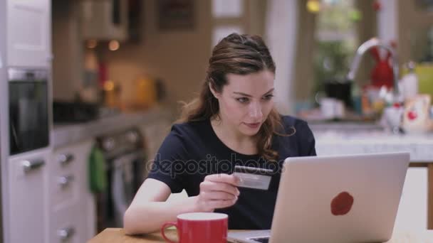 Young adult woman buying online  - Video, Çekim