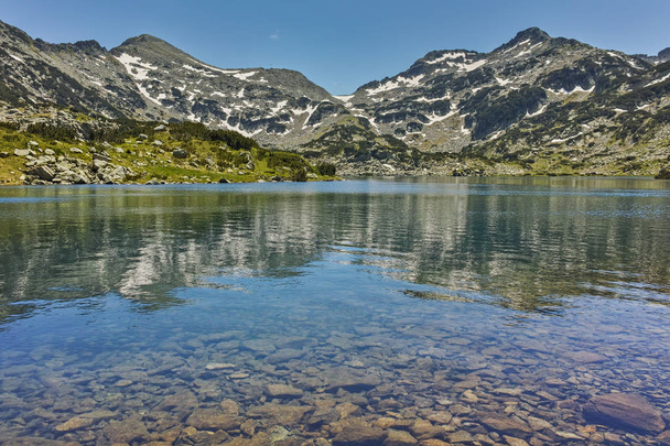 Krajobraz z Demirkapiyski chukar szczyt i jezioro Popowo, góry Pirin - Zdjęcie, obraz