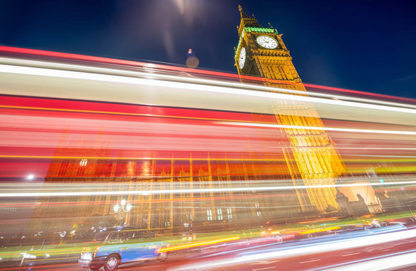 Světelné stopy aut pod Westminsterský palác, Londýn - Fotografie, Obrázek