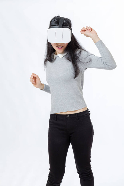 Teenage girl dances with 3D goggles - Foto, afbeelding