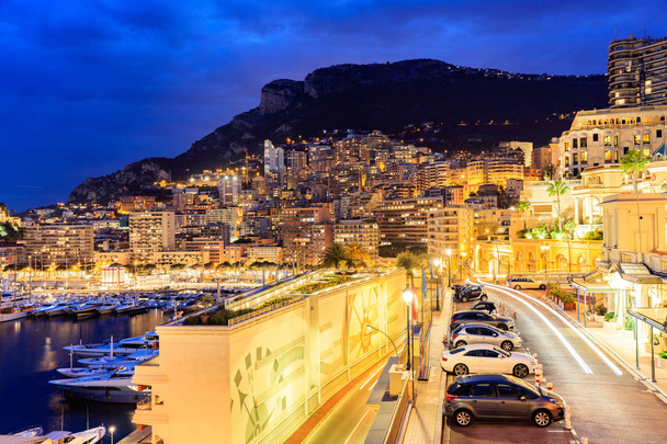 City Pier, Steiger In nacht, Monte Carlo architectuur. - Foto, afbeelding