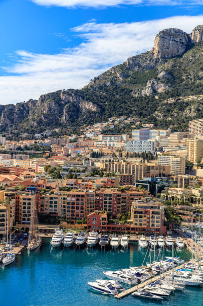 Yates de lujo en la bahía de Mónaco
 - Foto, imagen
