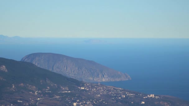 Vista de la montaña Ayu Dag desde la cima de la montaña Ai Petri
 - Imágenes, Vídeo