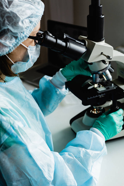 Scientist working in laboratory with microscope - Foto, Bild