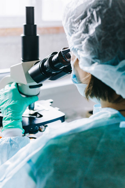 Scientist working in laboratory with microscope - Foto, immagini