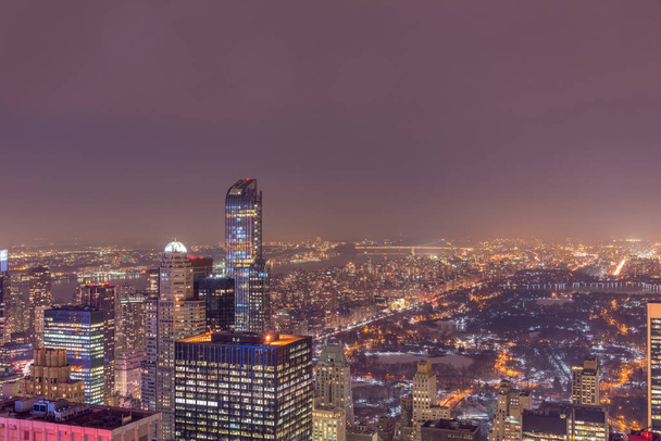 Vista nocturna de Nueva York Manhattan al atardecer - Foto, imagen