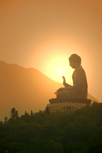 Estatua de Buda Tian Tan o Buda Gigante en el Monasterio Po Lin Ngong
 - Foto, imagen