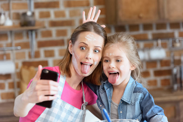 mother and daughter making selfie - Фото, изображение