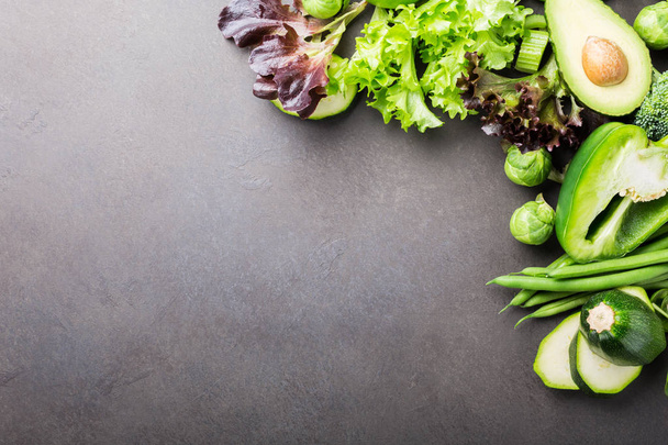 Background with assorted green vegetables - Foto, afbeelding