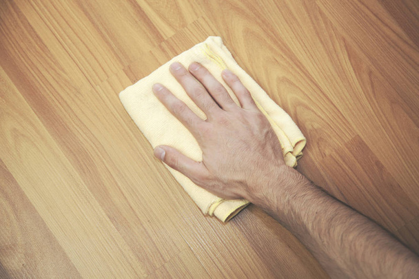 man  hand cleaning  - Foto, imagen