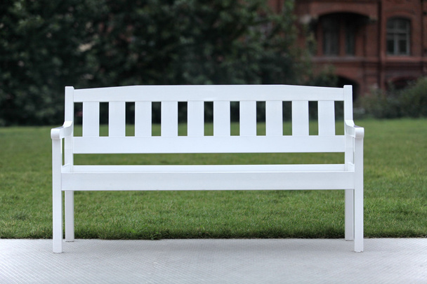 bílá dřevěná lavička - Fotografie, Obrázek