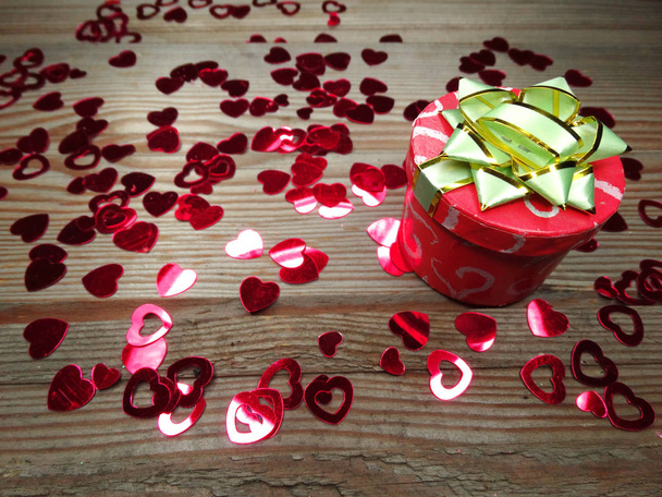 coffrets cadeau forme coeur amour Saint-Valentin sur fond en bois
 - Photo, image